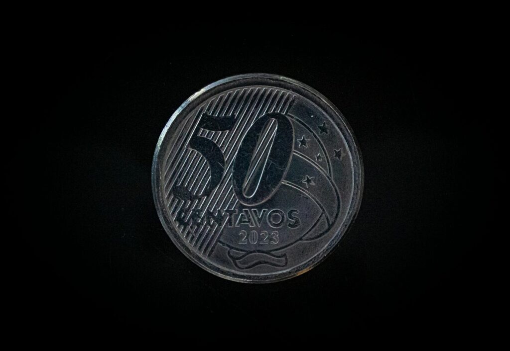 7 Estratégias Essenciais para Lucrar com Moedas Estrangeiras na Crise 4 Invista em moedas: Desvende o segredo dos lucros em cenários voláteis